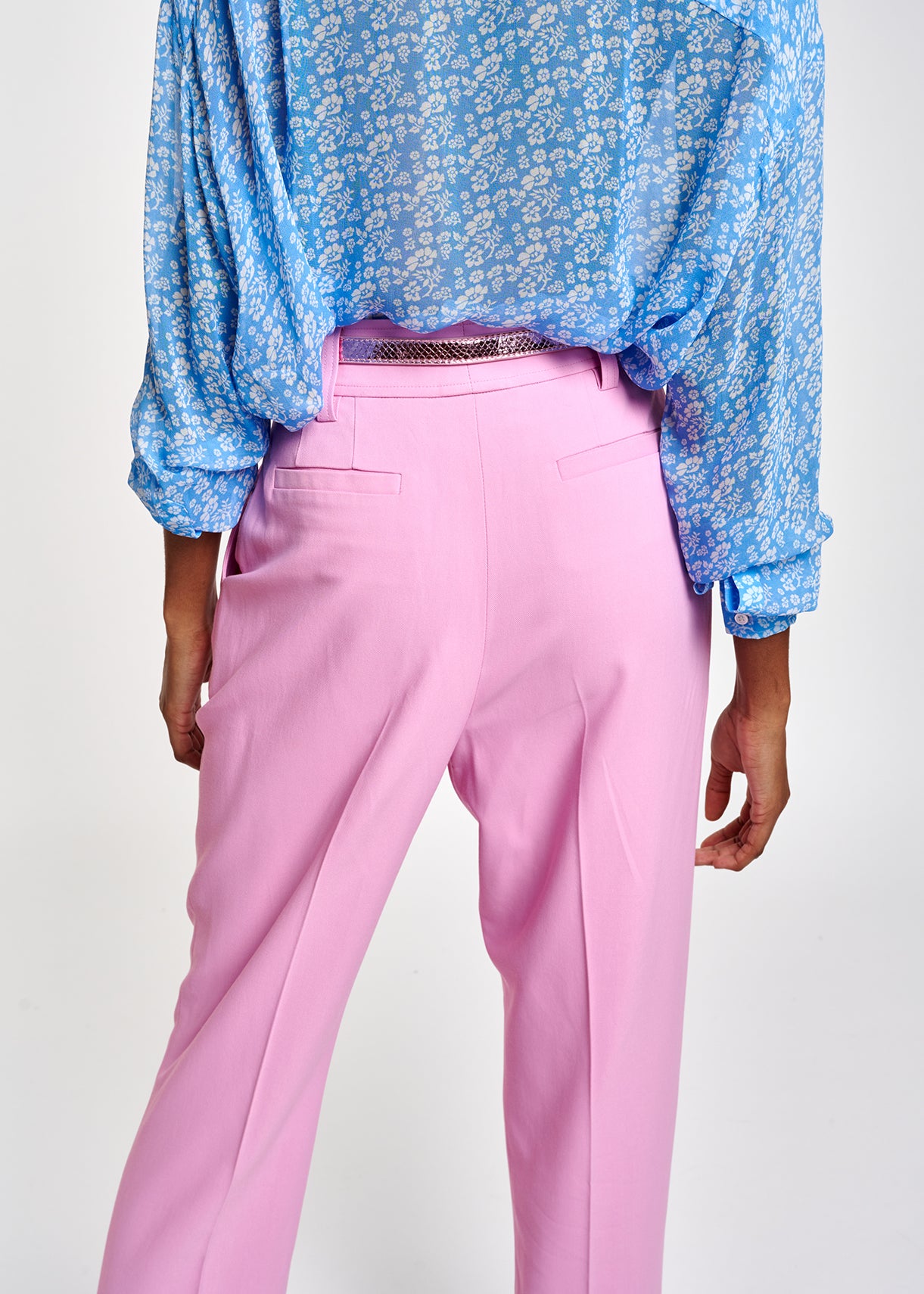 Pantalon fuselé rose à taille haute RE—SSENTIEL | Essentiel second hand