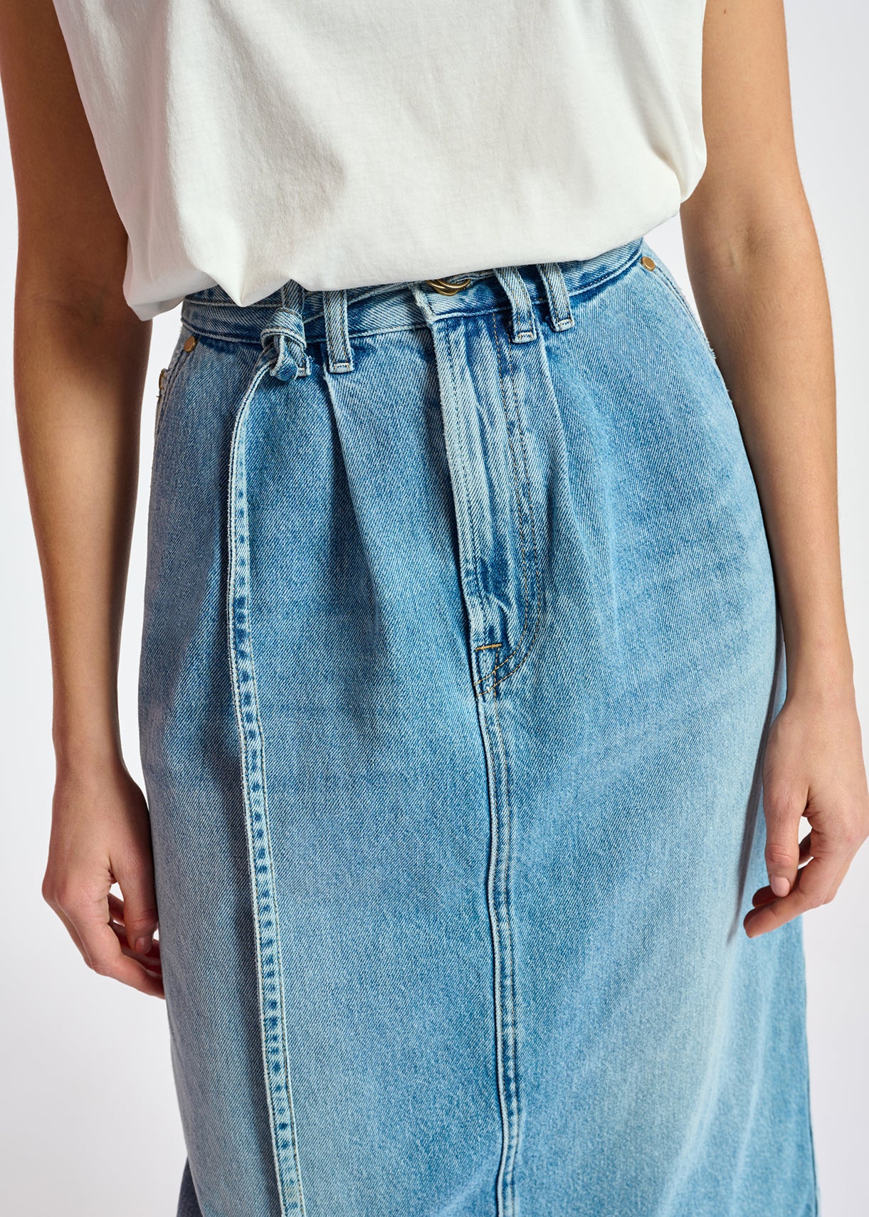 Blue high-waisted denim a-line skirt RE—SSENTIEL | Essentiel second hand