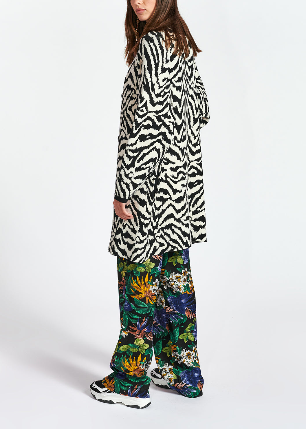 Long black and off-white jacquard coat with zebra motif RE—SSENTIEL | Essentiel second hand