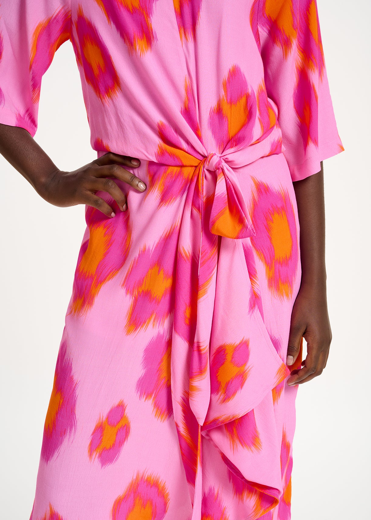 Robe midi à imprimé léopard rose, pourpre et orange RE—SSENTIEL | Essentiel second hand