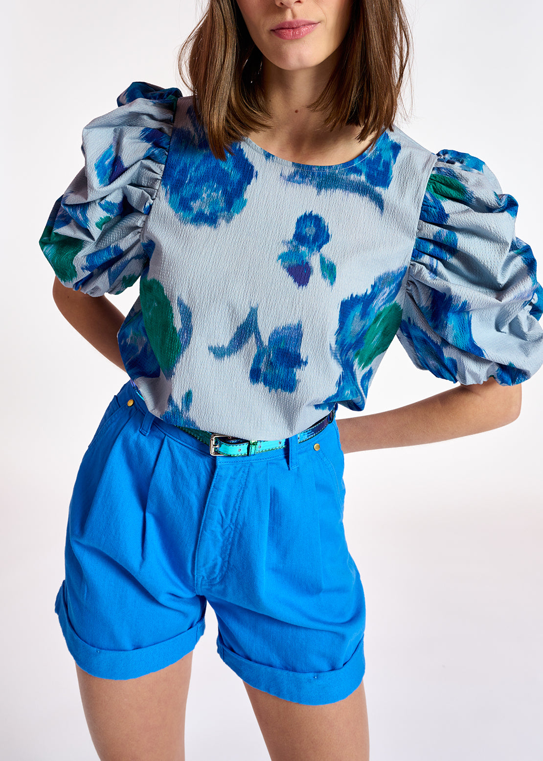 Light blue puffed sleeve top with floral print RE—SSENTIEL | Essentiel second hand