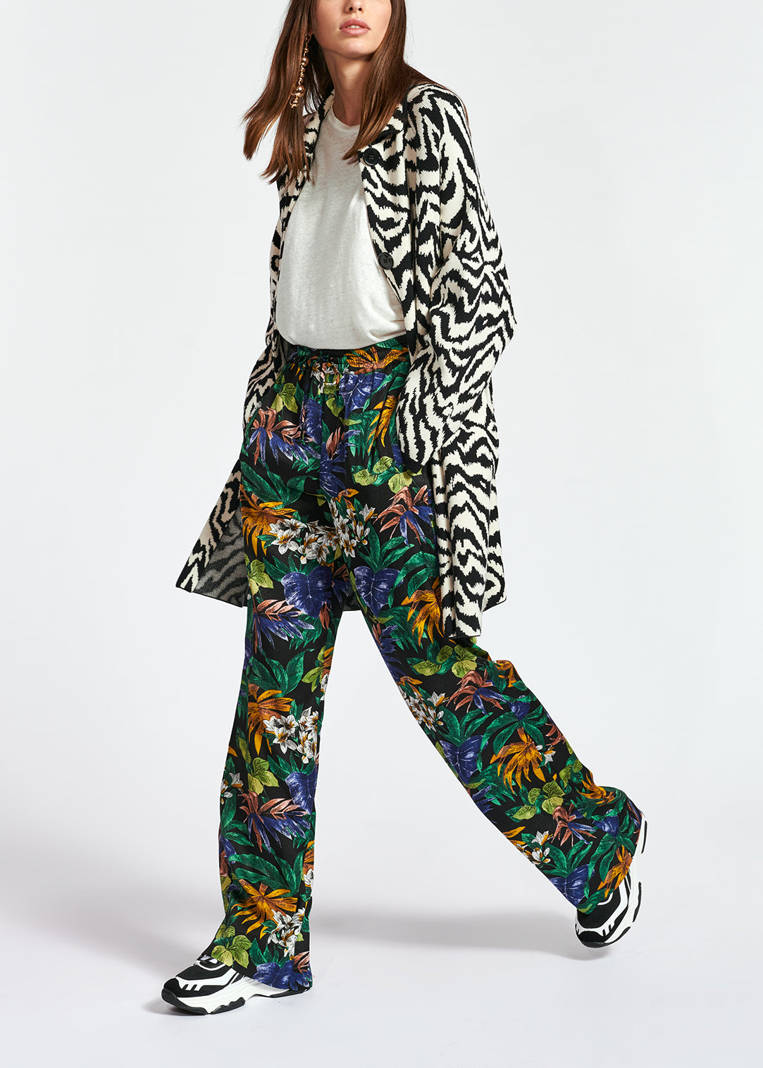 Long manteau en jacquard zébré noir et blanc cassé RE—SSENTIEL | Essentiel second hand