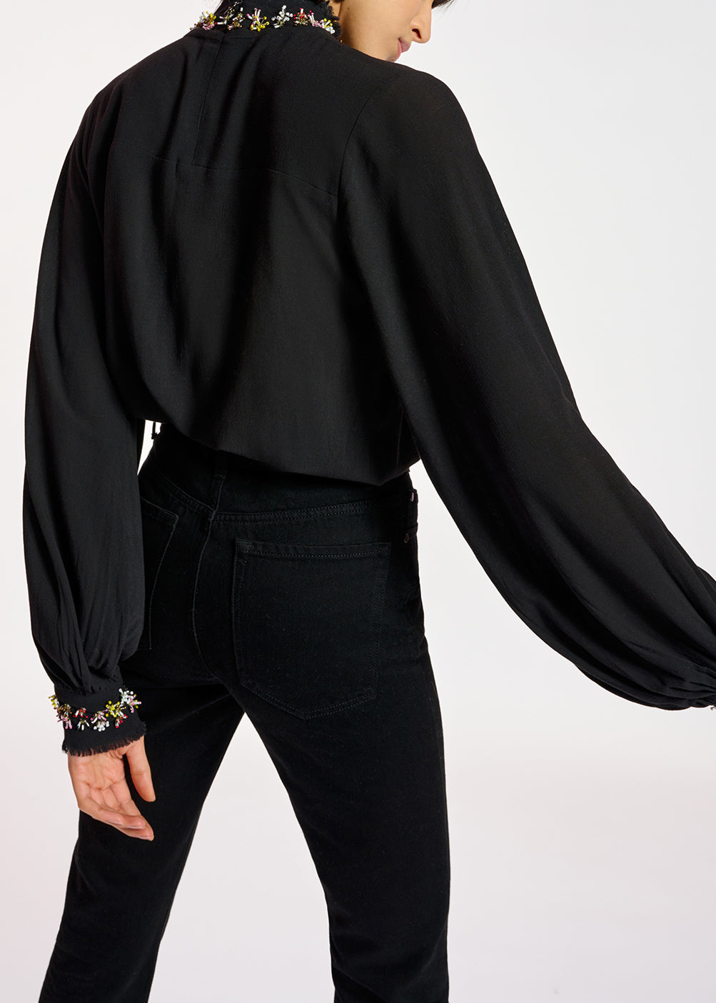 Zwarte top met versierd kraagje RE—SSENTIEL | Essentiel second hand