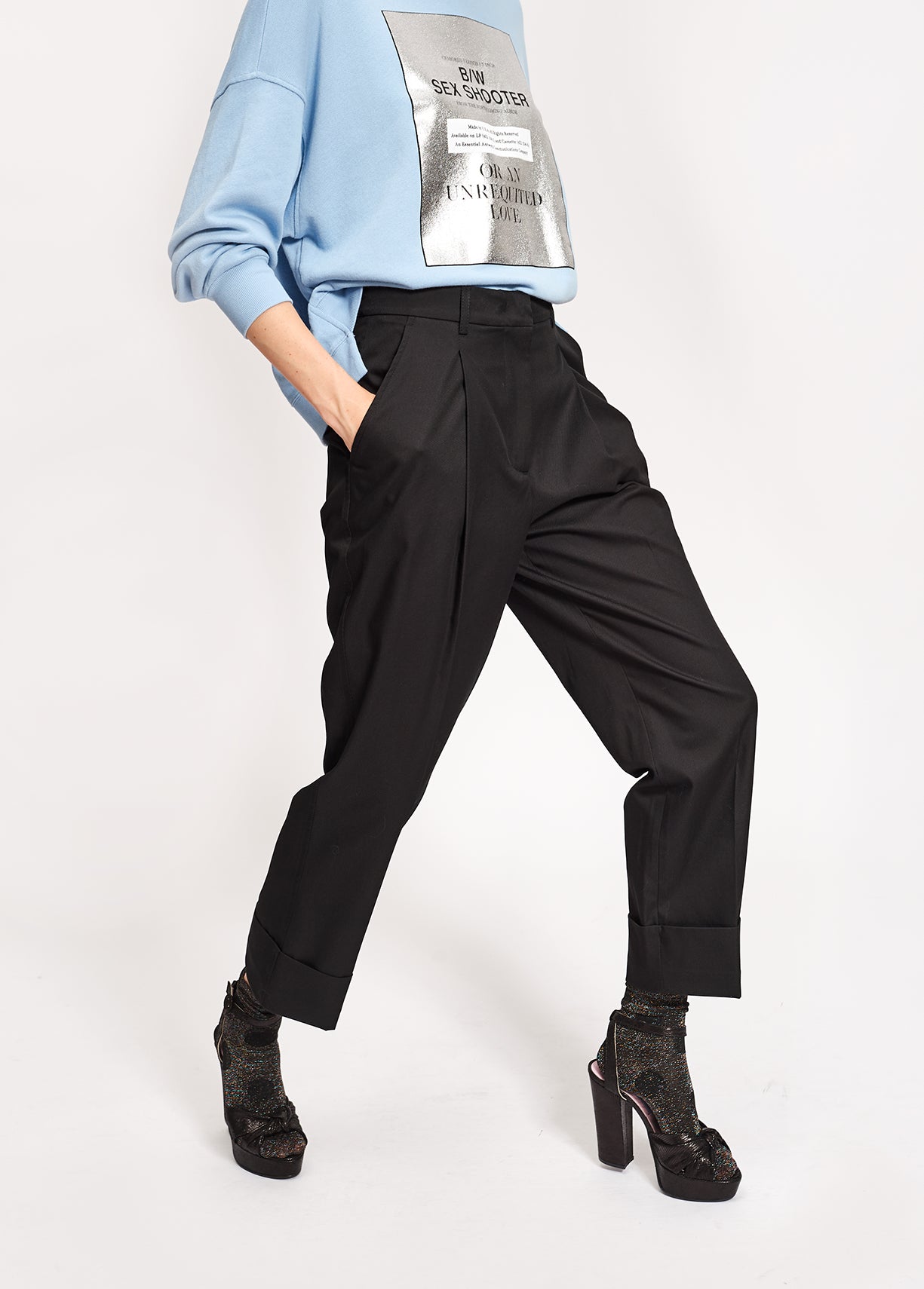 Pantalon noir aux jambes droites en coton mélangé RE—SSENTIEL | Essentiel second hand