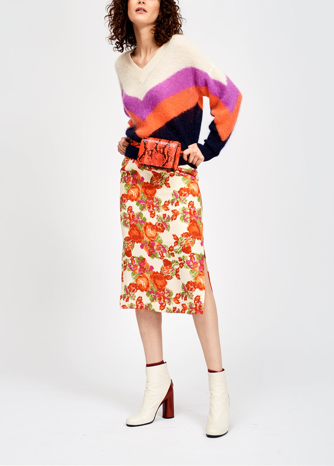 Purple, orange and black v pattern sweater RE—SSENTIEL | Essentiel second hand