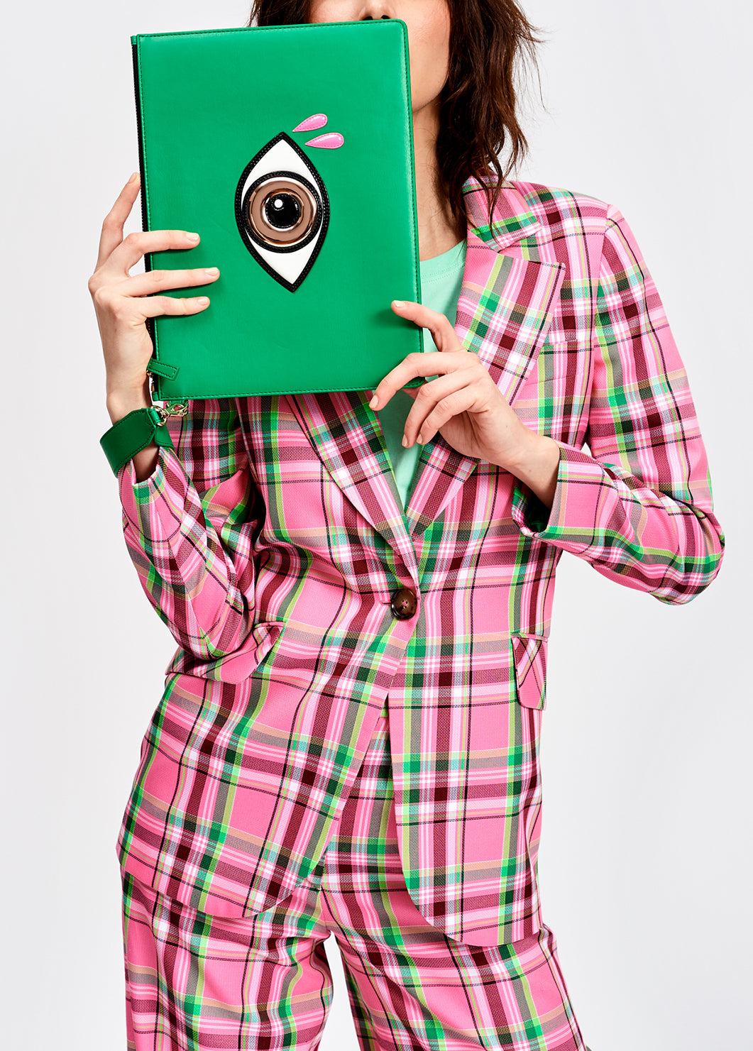 Simo veste RE—SSENTIEL | Essentiel second hand