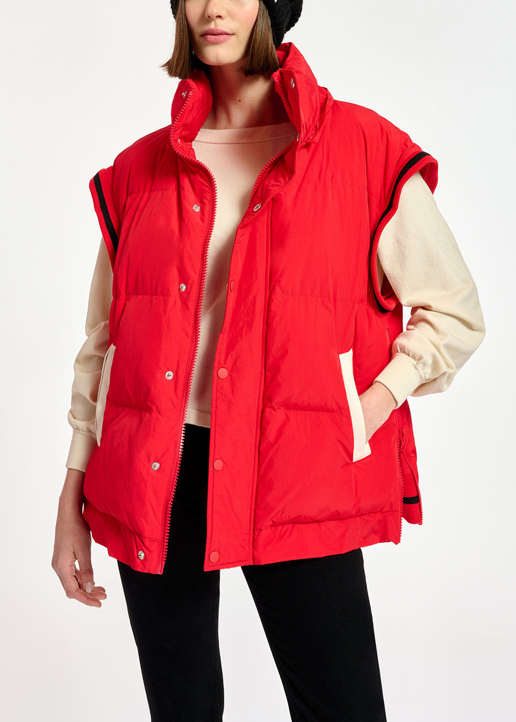 Doudoune rouge à capuche et manches en faux cuir RE—SSENTIEL | Essentiel second hand