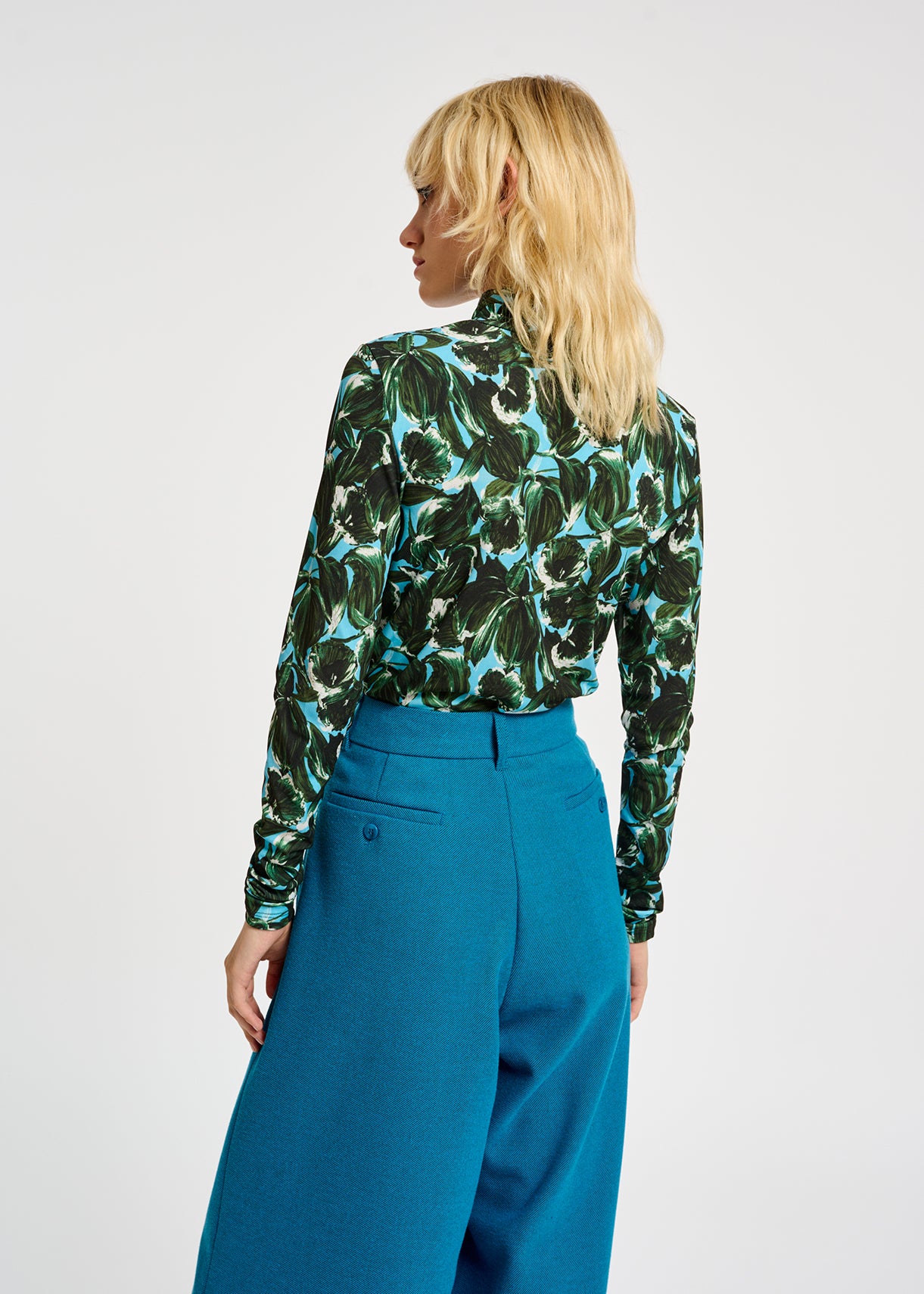 Blue and dark green leaf-print turtleneck top RE—SSENTIEL | Essentiel second hand