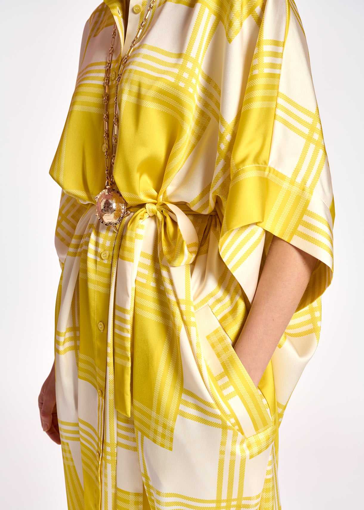 Robe chemise à  carreaux blanc cassé et jaunes RE—SSENTIEL | Essentiel second hand