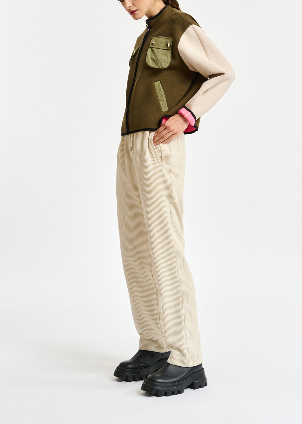 Pantalon fuselé en velours blanc cassé RE—SSENTIEL | Essentiel second hand