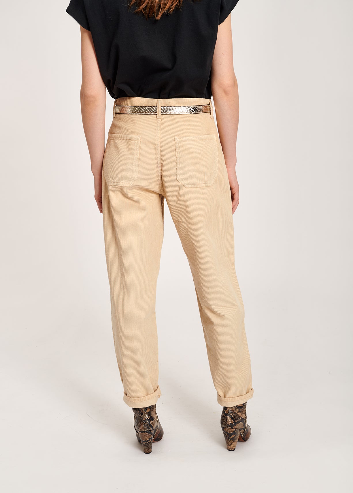 Pantalon en velours côtelé de coton beige RE—SSENTIEL | Essentiel second hand