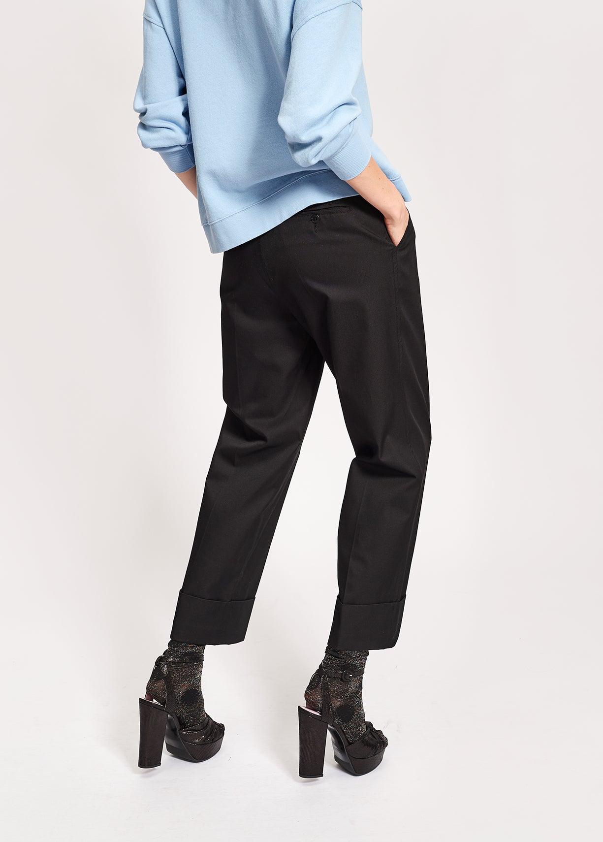 Pantalon noir aux jambes droites en coton mélangé RE—SSENTIEL | Essentiel second hand