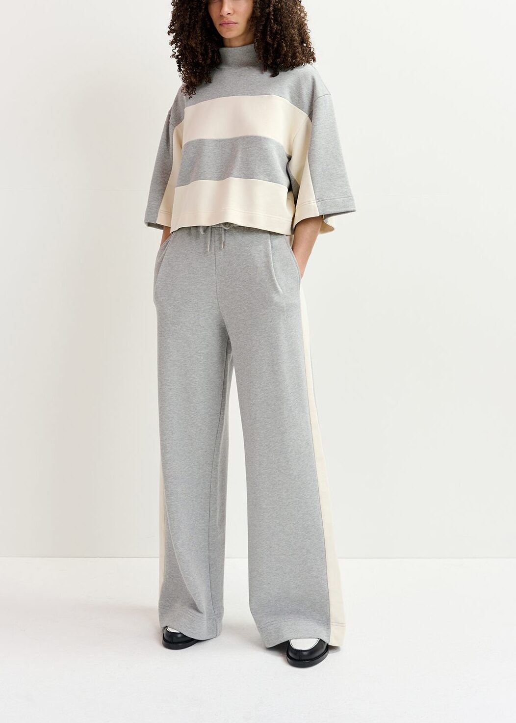 Grey wide-leg track pants with off-white stripes RE—SSENTIEL | Essentiel second hand