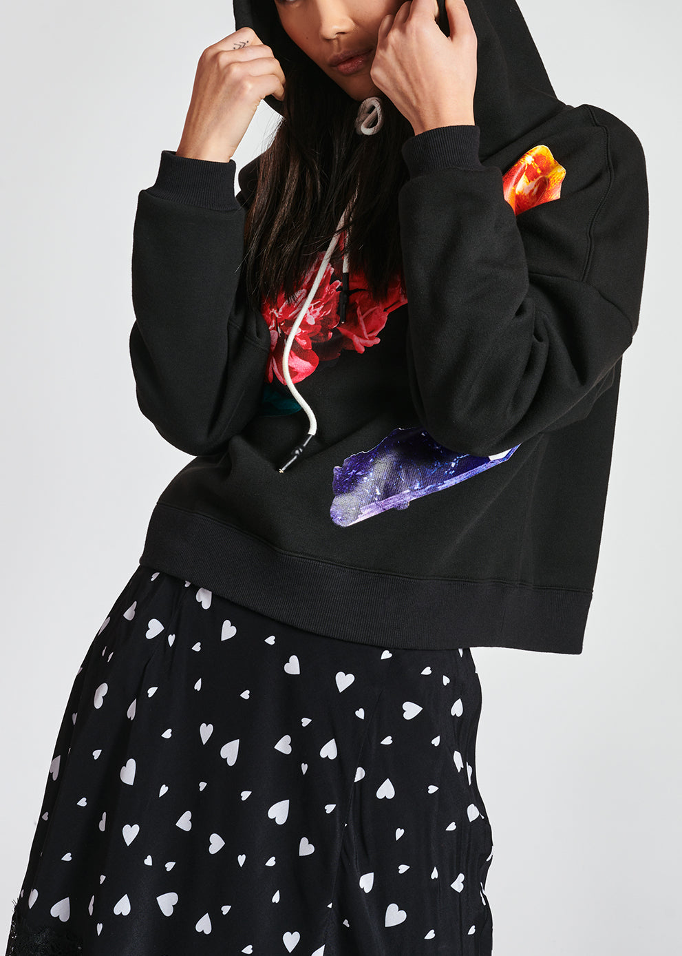 Black organic cotton hoodie with print detail RE—SSENTIEL | Essentiel second hand