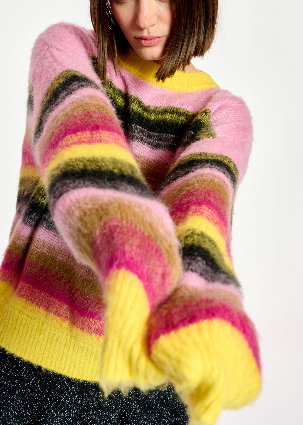 Pull à rayures jaunes, roses et noires RE—SSENTIEL | Essentiel second hand