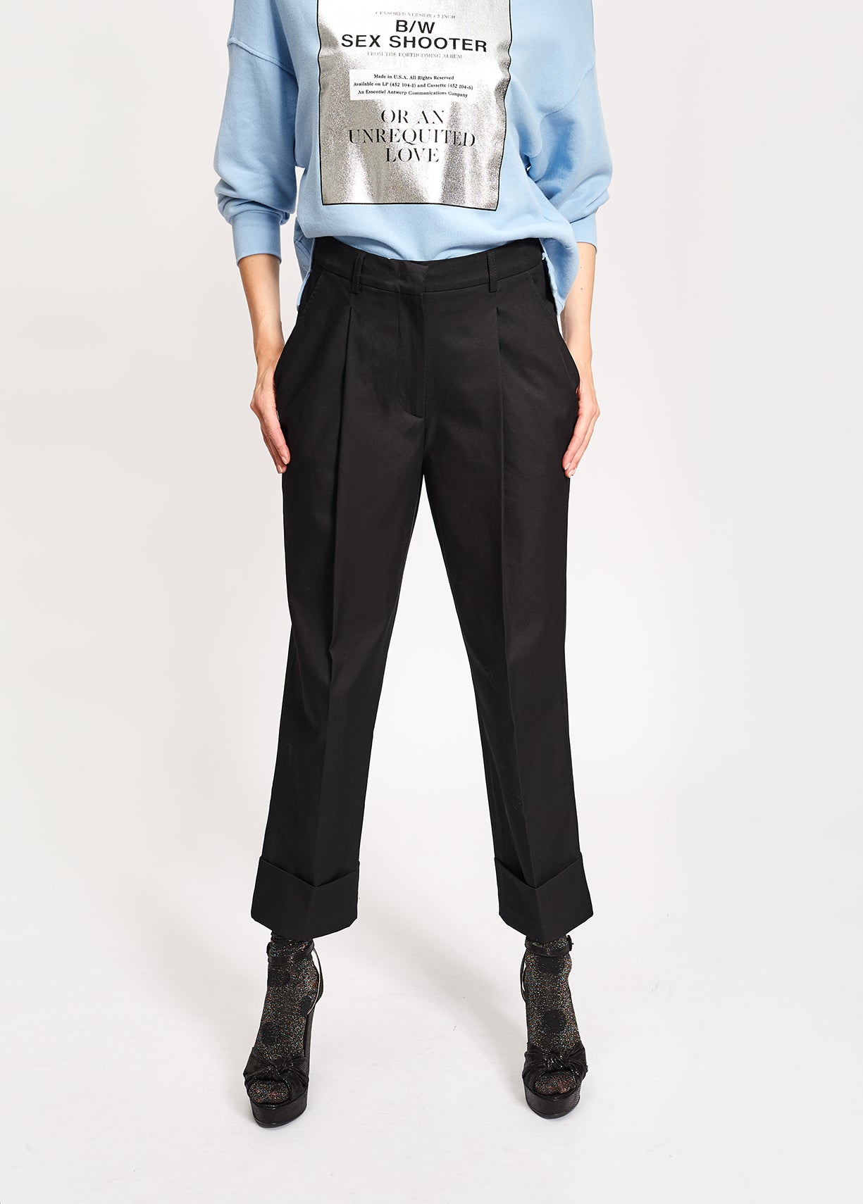 Pantalon noir aux jambes droites en coton mélangé RE—SSENTIEL | Essentiel second hand