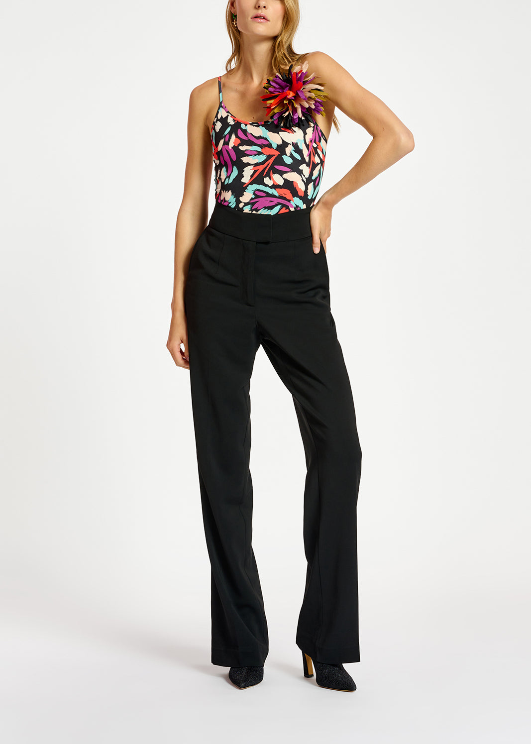 Pantalon droit noir en viscose-satin RE—SSENTIEL | Essentiel second hand
