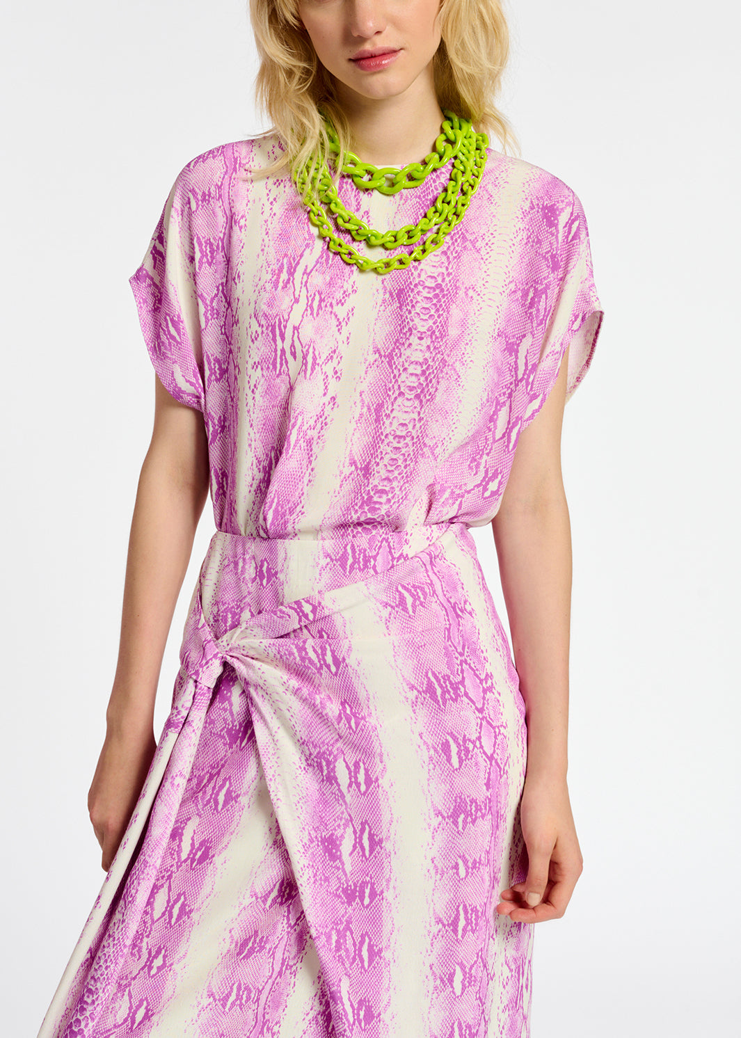 Top met witte en paarse slangenprint RE—SSENTIEL | Essentiel second hand