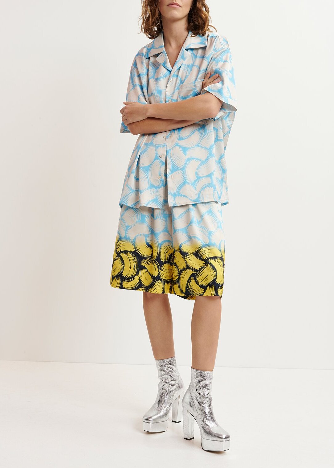 Blue, off-white and yellow abstract-print shorts RE—SSENTIEL | Essentiel second hand