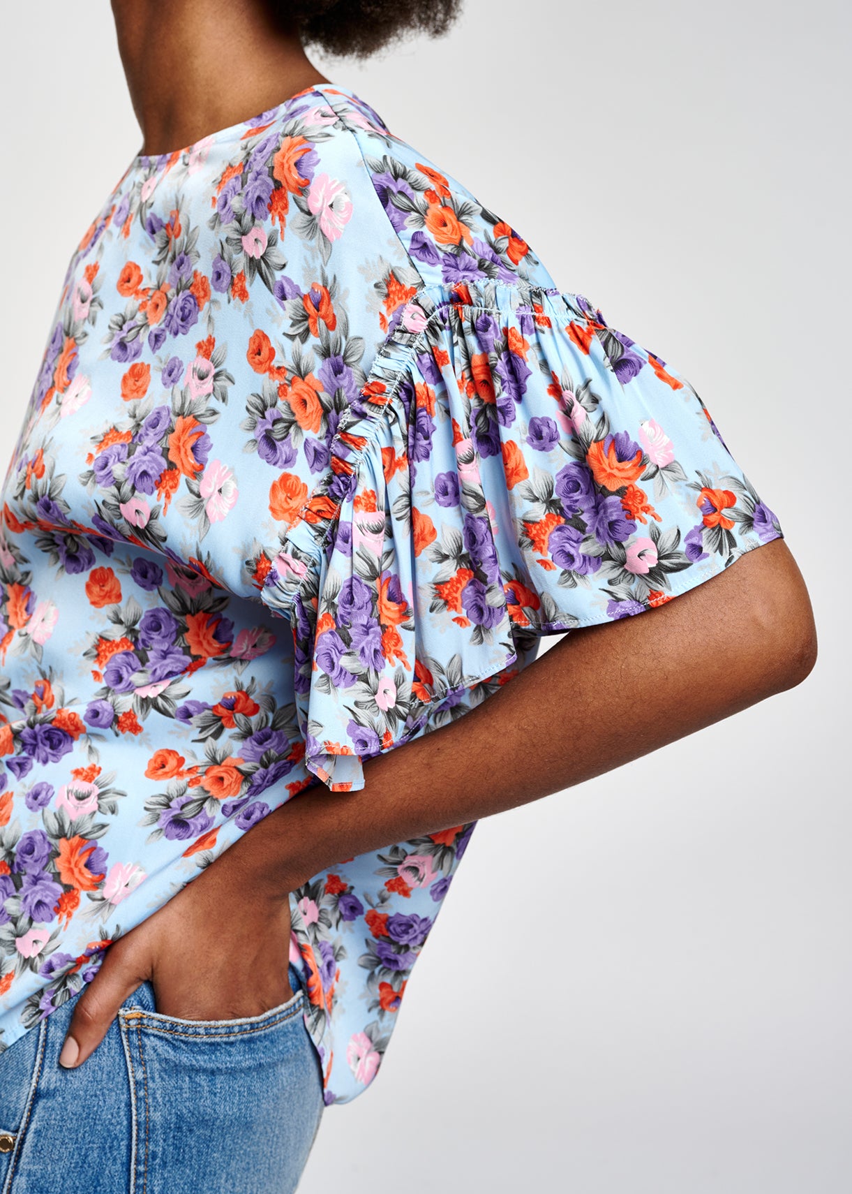 Light blue floral ruffle-sleeved top RE—SSENTIEL | Essentiel second hand