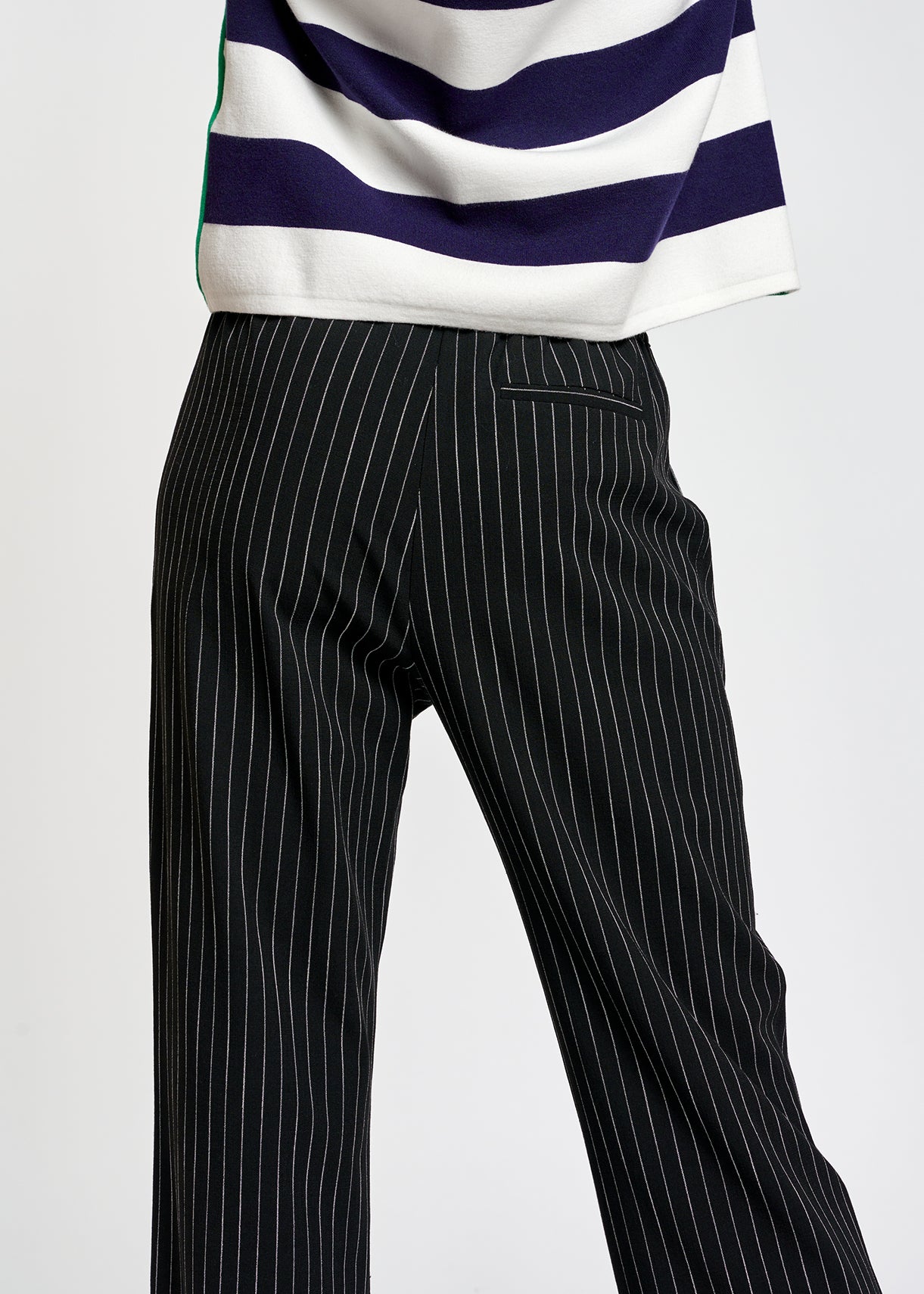 Pantalon noir à fines rayures RE—SSENTIEL | Essentiel second hand