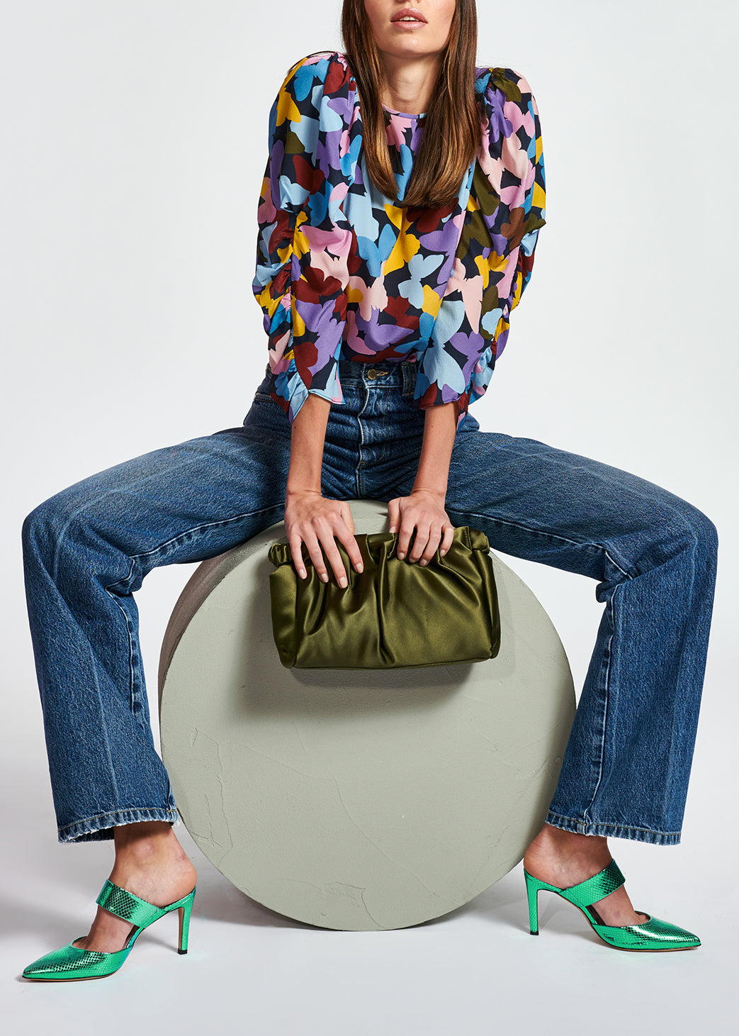 Top en soie bleu foncé à  papillons RE—SSENTIEL | Essentiel second hand