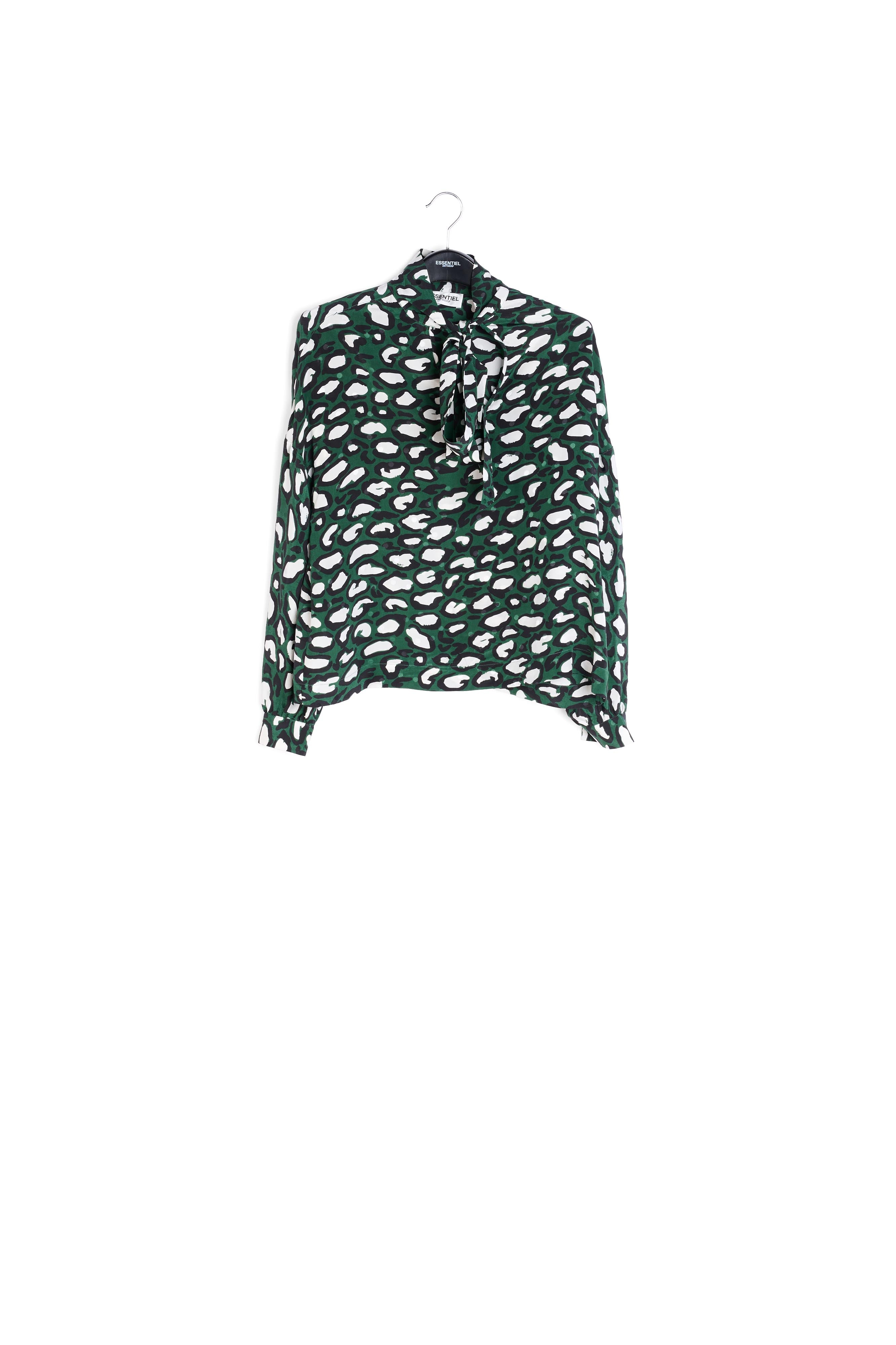 Flesgroen zijden hemd met strikkraag en luipaardprint RE—SSENTIEL | Essentiel second hand