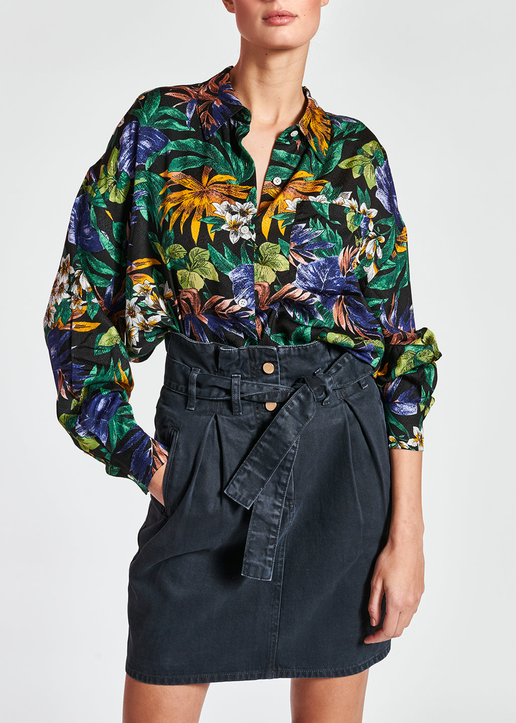 Black oversized shirt with colorful floral print RE—SSENTIEL | Essentiel second hand