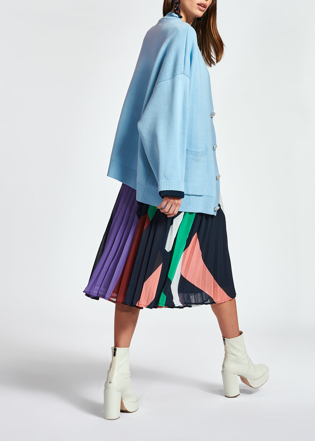 Cardigan bleu clair en v avec boutons à strass RE—SSENTIEL | Essentiel second hand