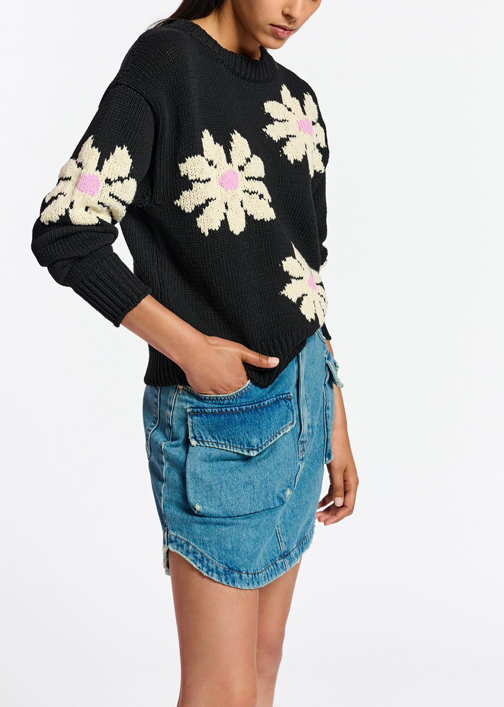 Pull intarsia noir et blanc cassé à fleurs RE—SSENTIEL | Essentiel second hand