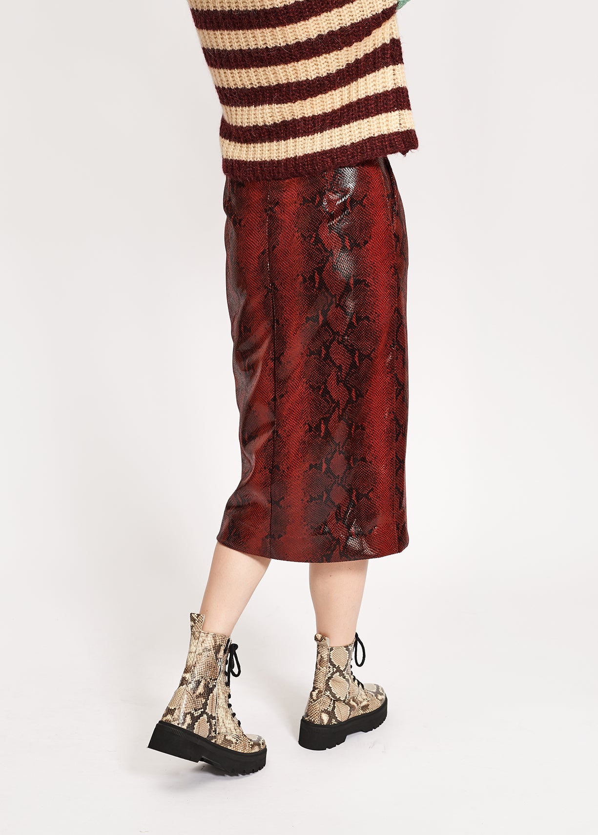 Red and black glossy snake-print midi skirt RE—SSENTIEL | Essentiel second hand