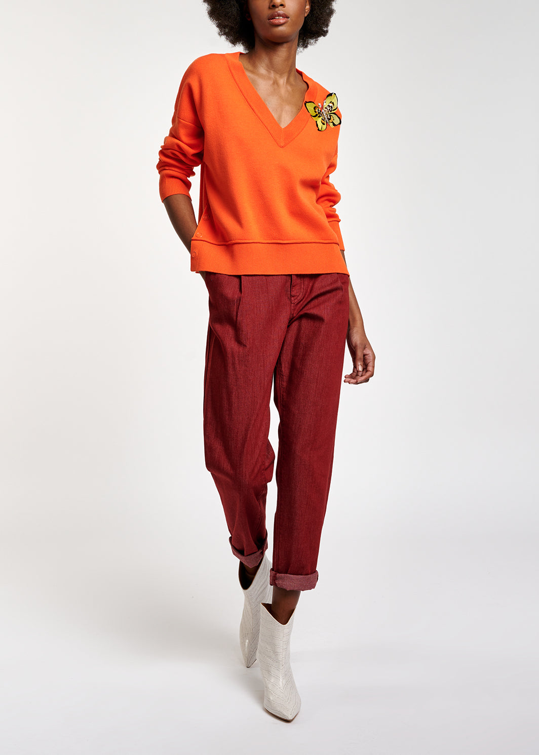 Pull carré orange à encolure en v RE—SSENTIEL | Essentiel second hand