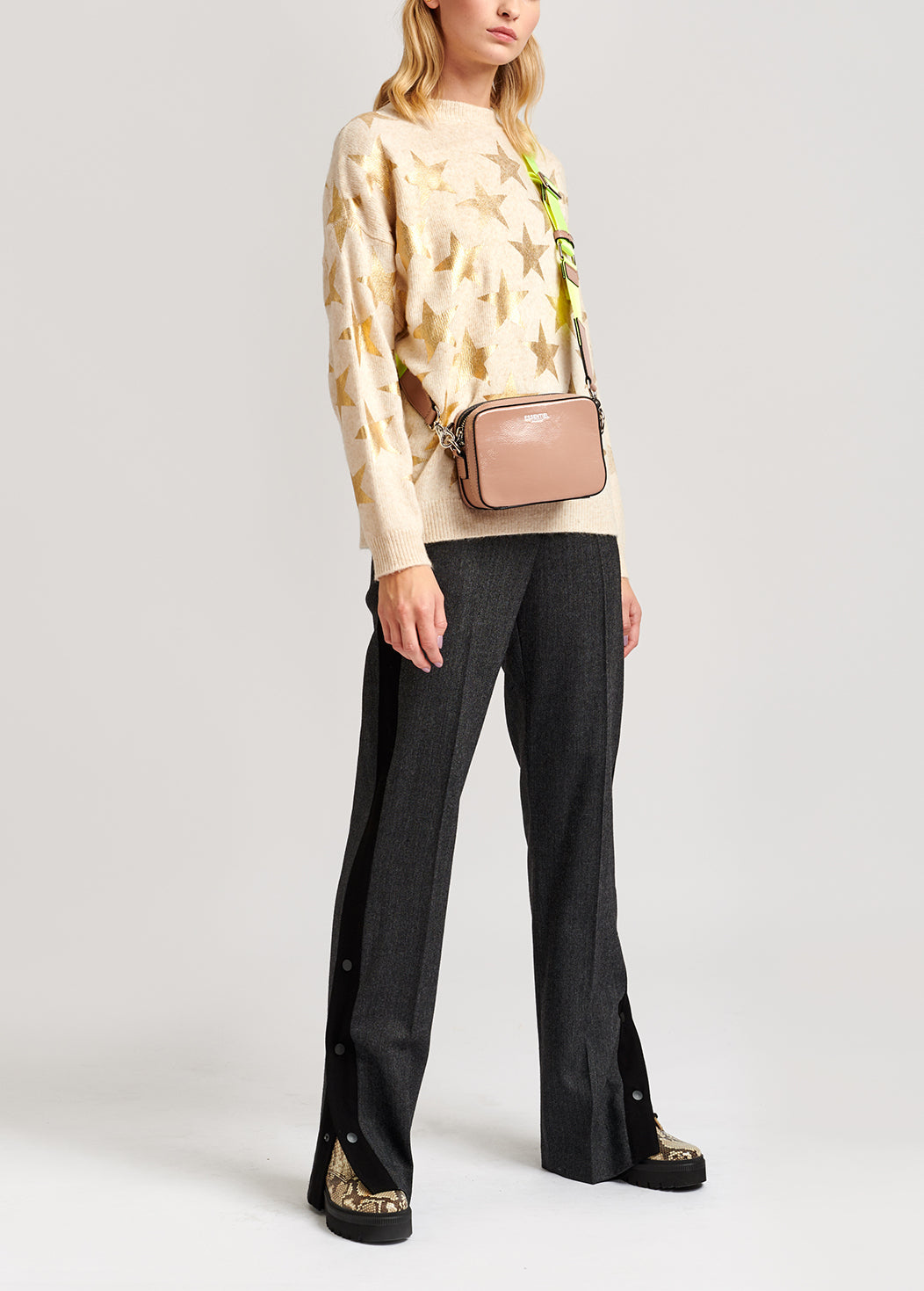 Donkergrijze wolmix broek met contrasterende streep RE—SSENTIEL | Essentiel second hand