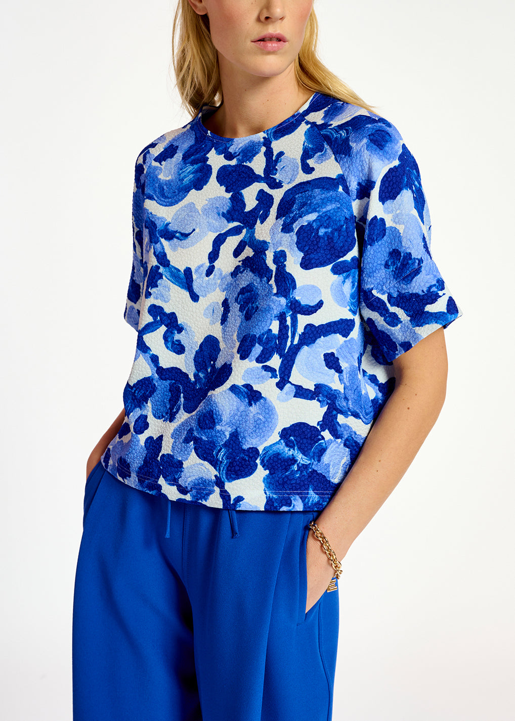 White and blue floral print oversized top RE—SSENTIEL | Essentiel second hand