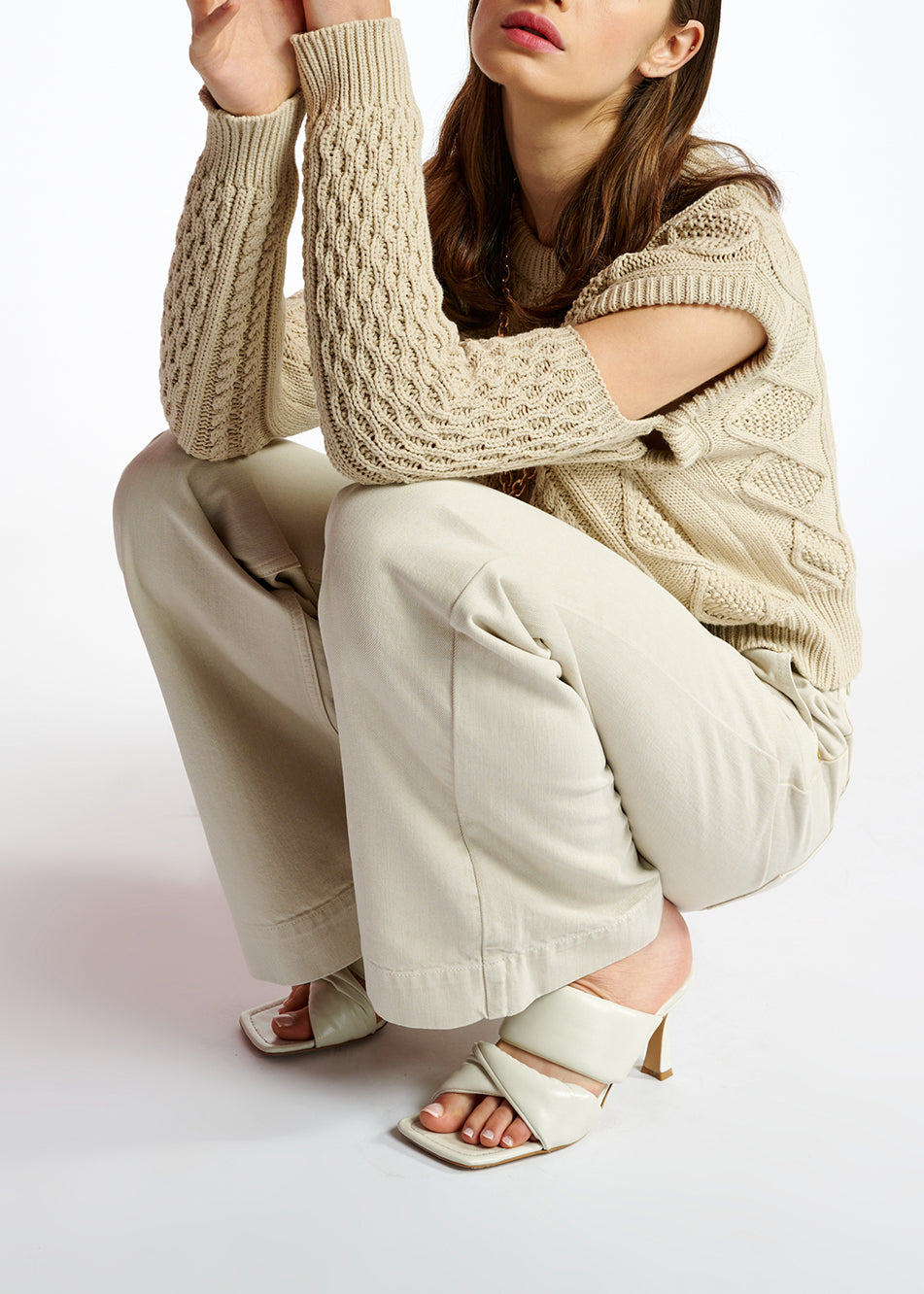 Ecru cable-knitted sweater with detachable sleeves RE—SSENTIEL | Essentiel second hand