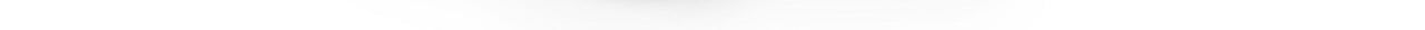 Grafische top in donkerblauw en beige met volantmouwen Faume - seconde main