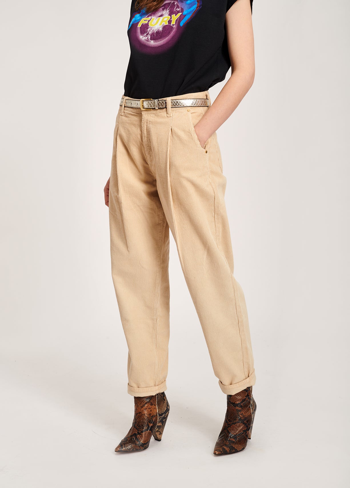 Pantalon en velours côtelé de coton beige RE—SSENTIEL | Essentiel second hand