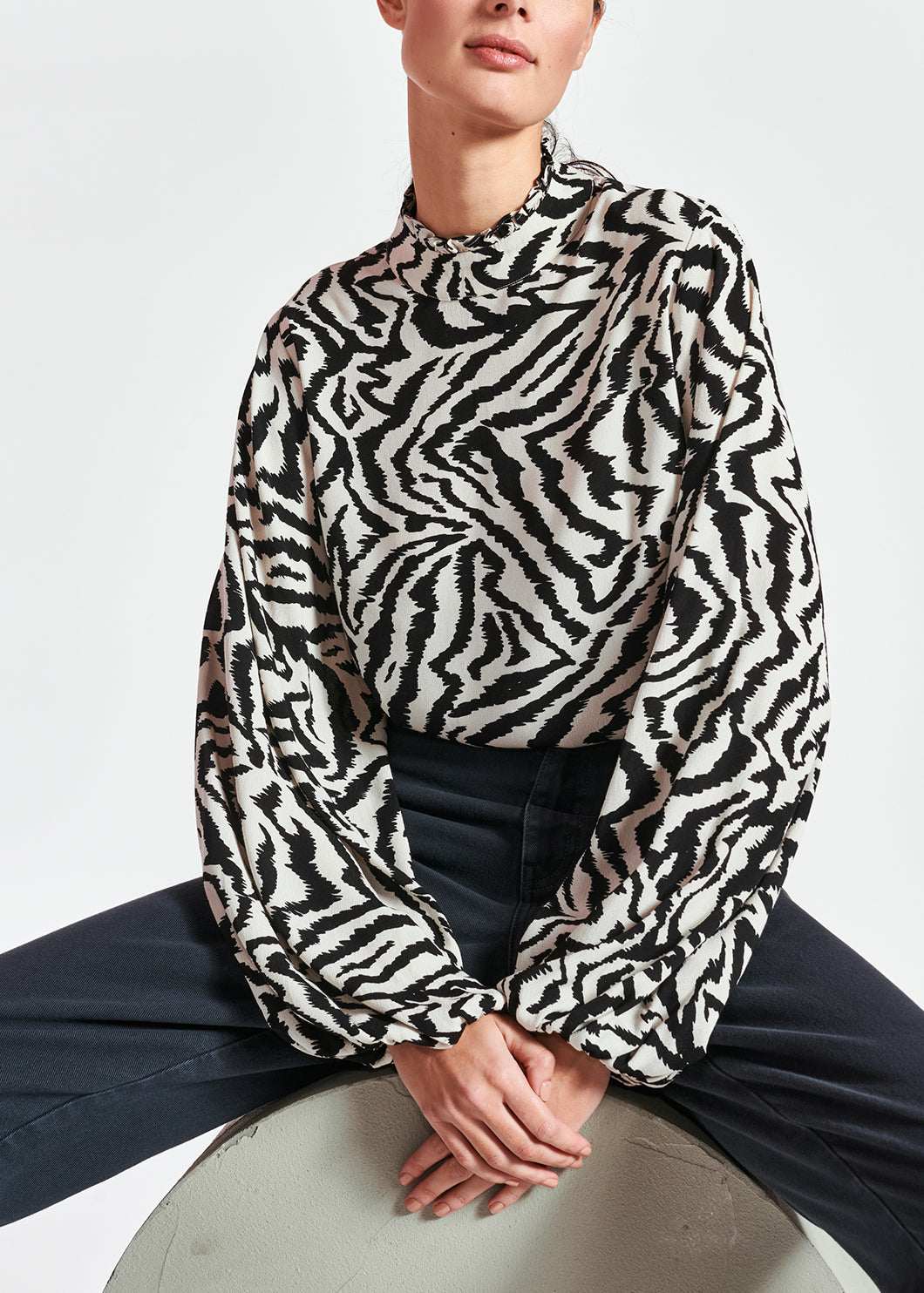 Top met zwart-witte zebraprint RE—SSENTIEL | Essentiel second hand