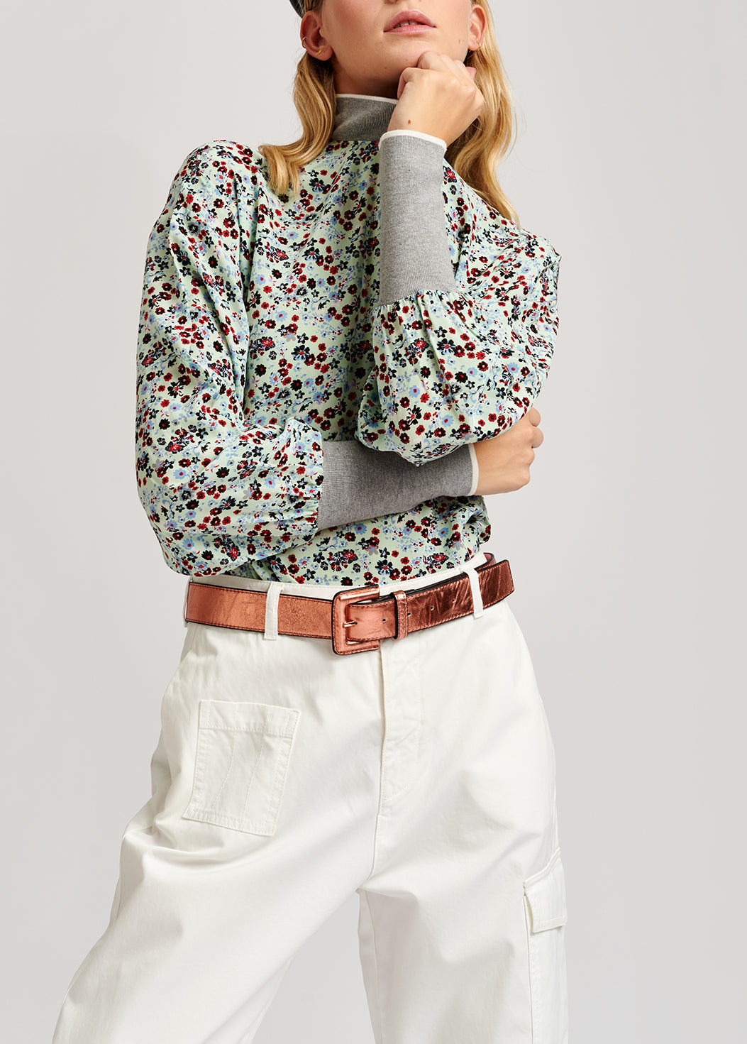 Muntgroene top met bloemenprint en contrasterende boorden RE—SSENTIEL | Essentiel second hand