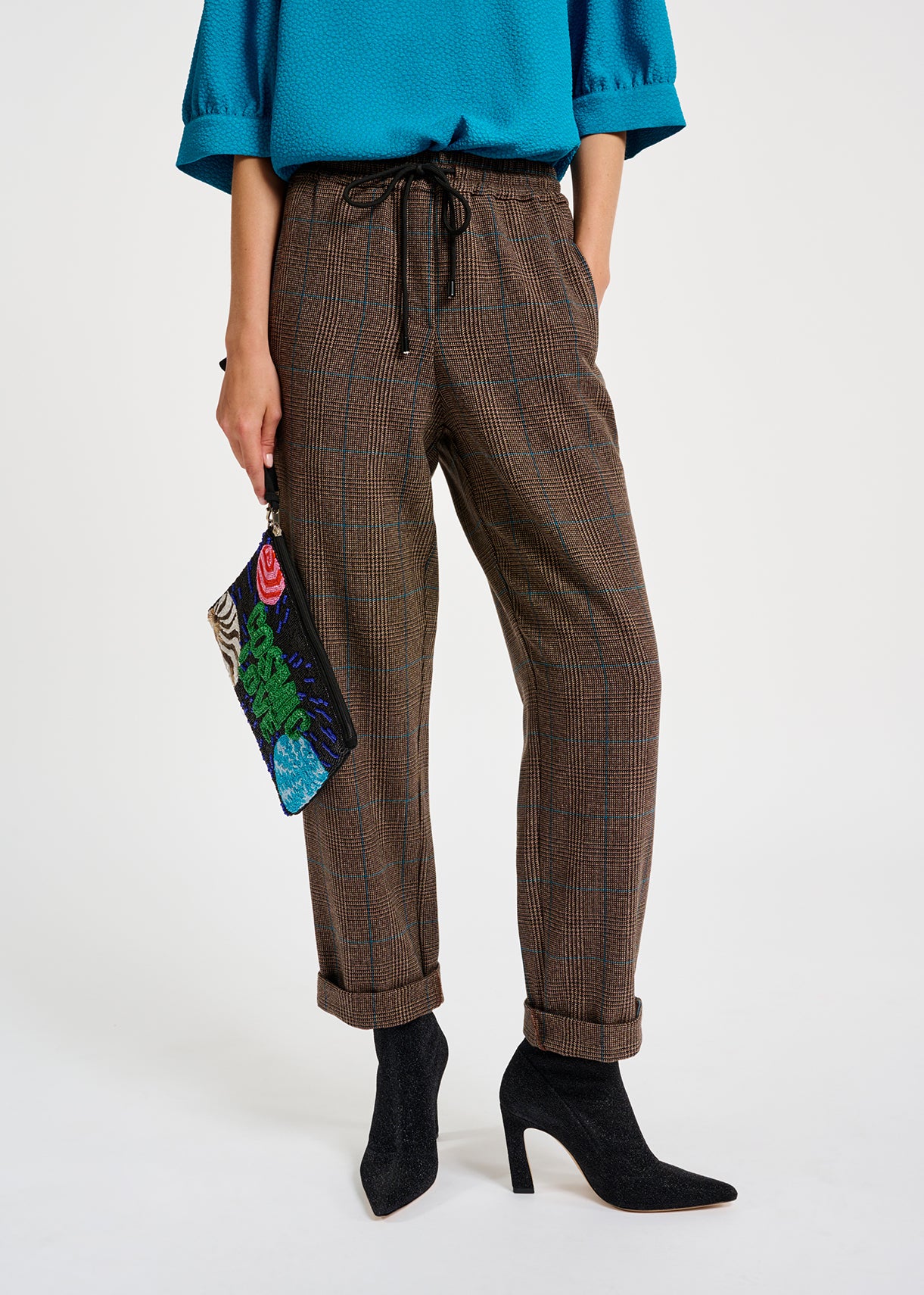 Pantalon brun à carreaux noirs et bleus RE—SSENTIEL | Essentiel second hand