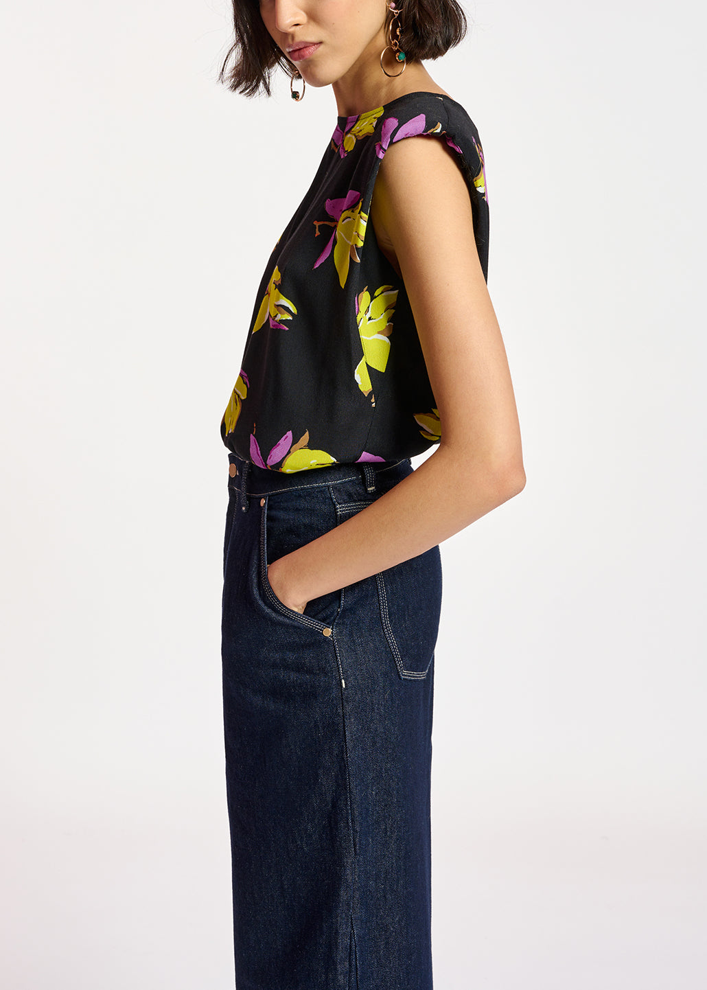 Black floral-print sleeveless top with padded shoulders RE—SSENTIEL | Essentiel second hand