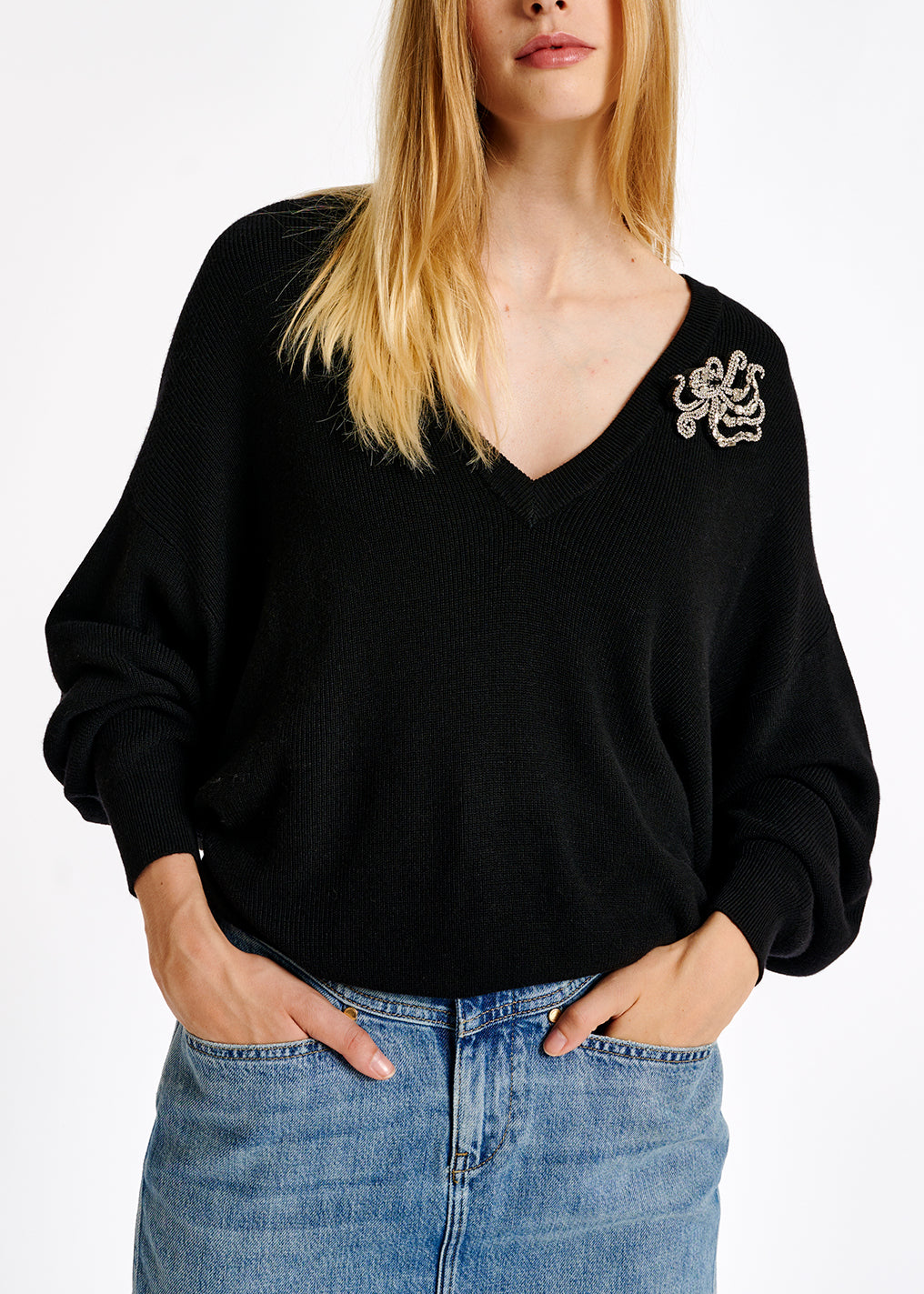 Pull en côtes noir à encolure en v RE—SSENTIEL | Essentiel second hand
