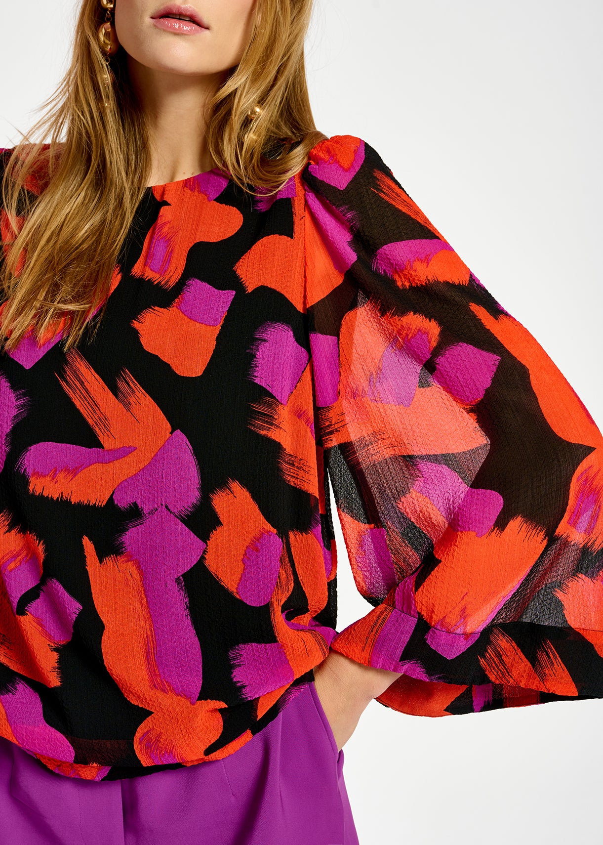 Black, orange and purple abstract-print top with puffed shoulders RE—SSENTIEL | Essentiel second hand