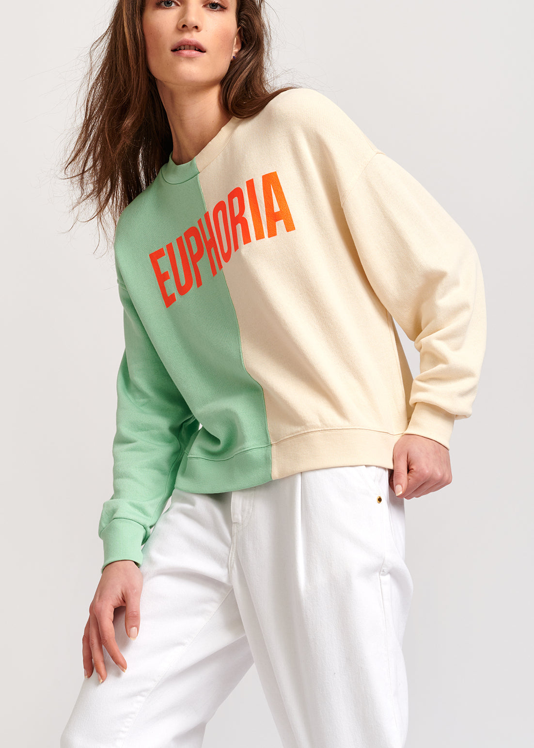 Sweatshirt 'euphoria' vert menthe et beige RE—SSENTIEL | Essentiel second hand