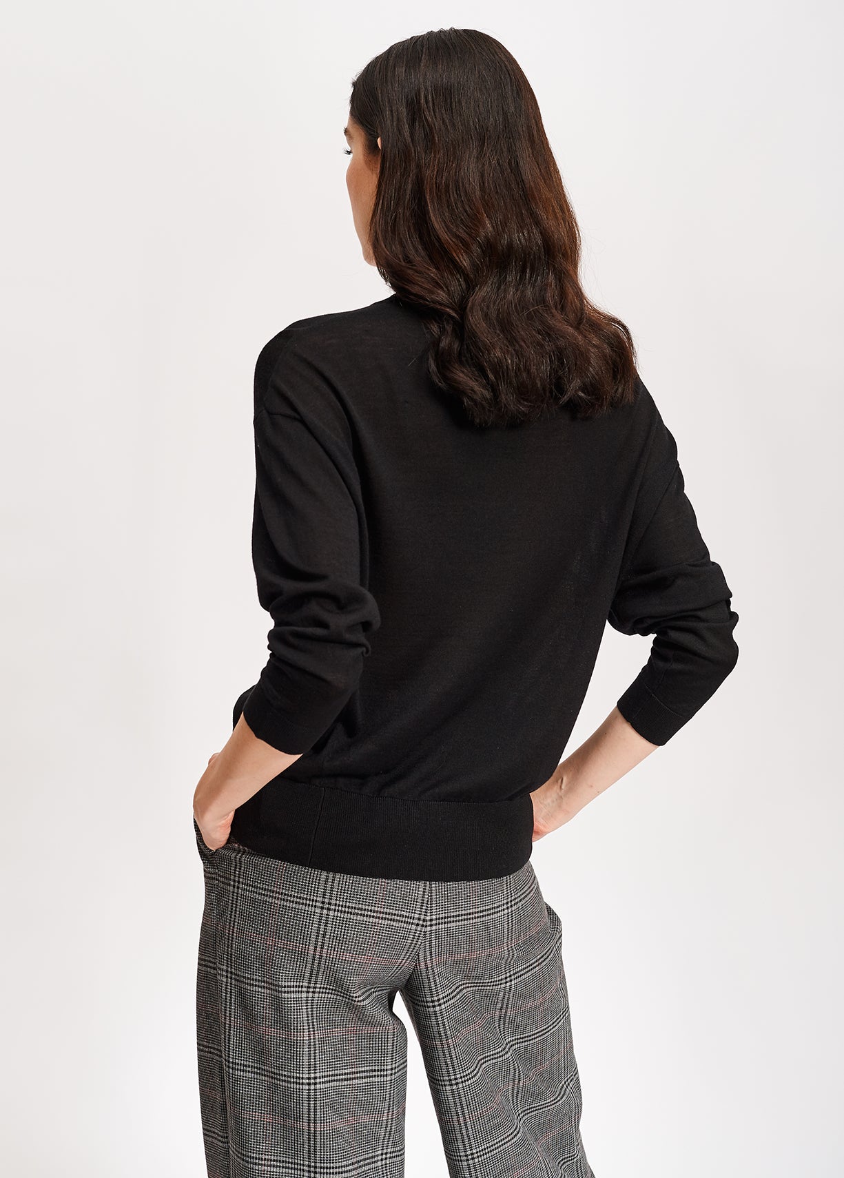 Zwarte trui van zijde en wolmix met geborduurde ’fury’-print RE—SSENTIEL | Essentiel second hand