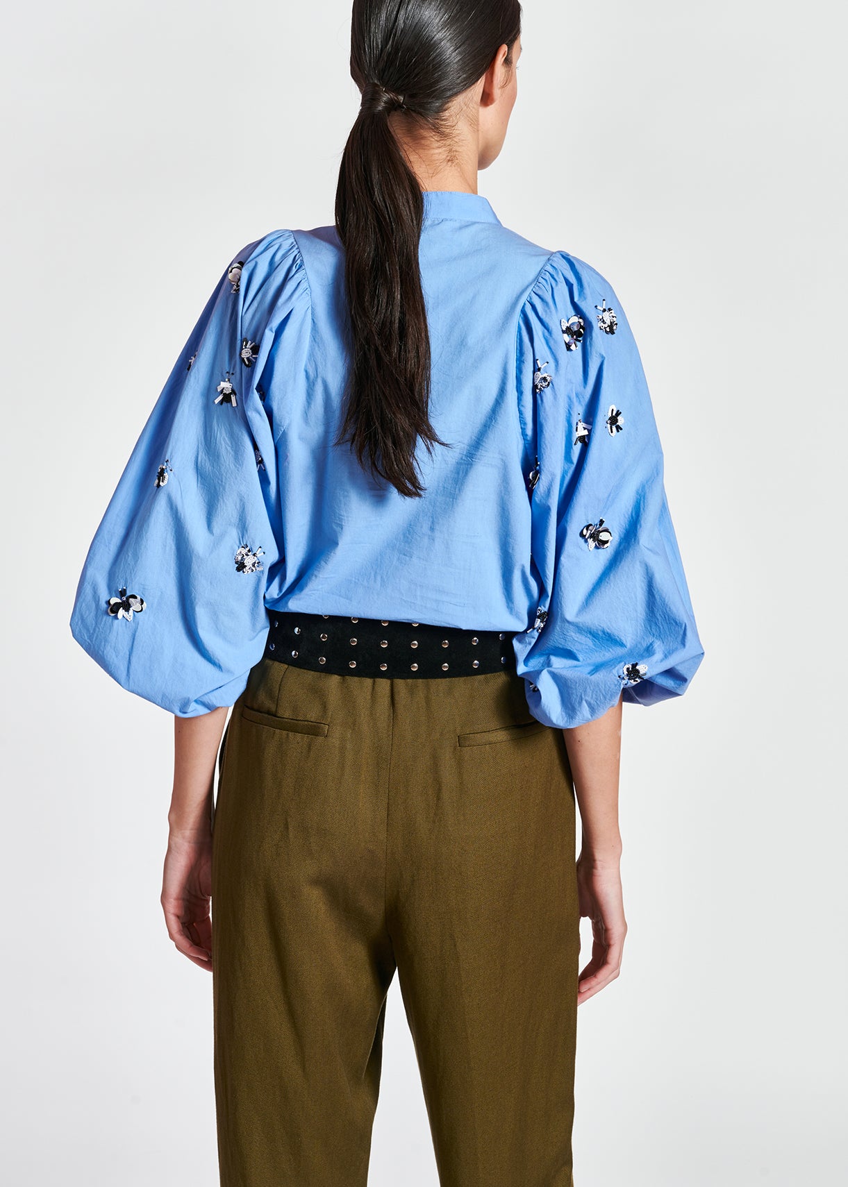 Chemise en popeline bleue aux manches rebrodées RE—SSENTIEL | Essentiel second hand