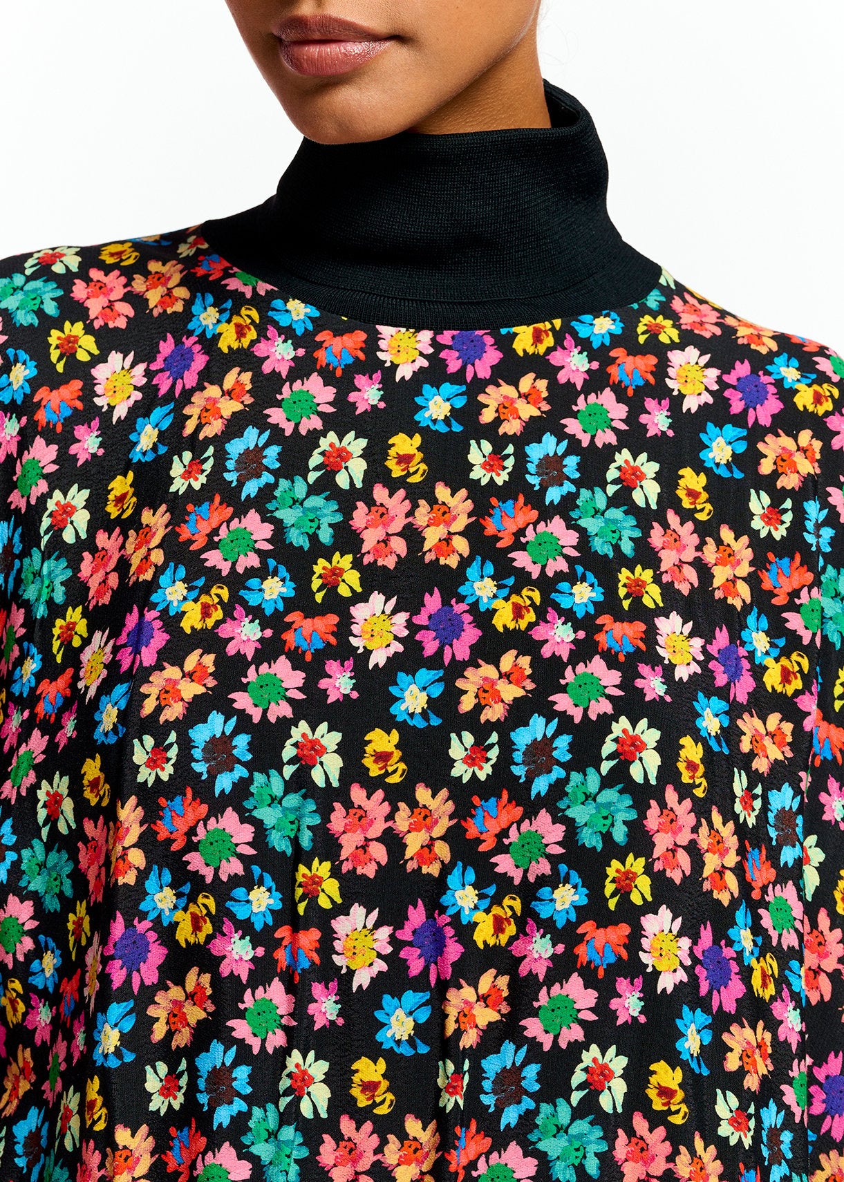 Zwarte bloementop met ribgebreide boorden RE—SSENTIEL | Essentiel second hand