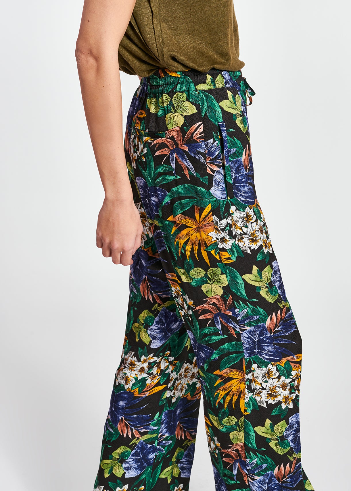 Wijde broek met kleurrijke bloemenprint RE—SSENTIEL | Essentiel second hand