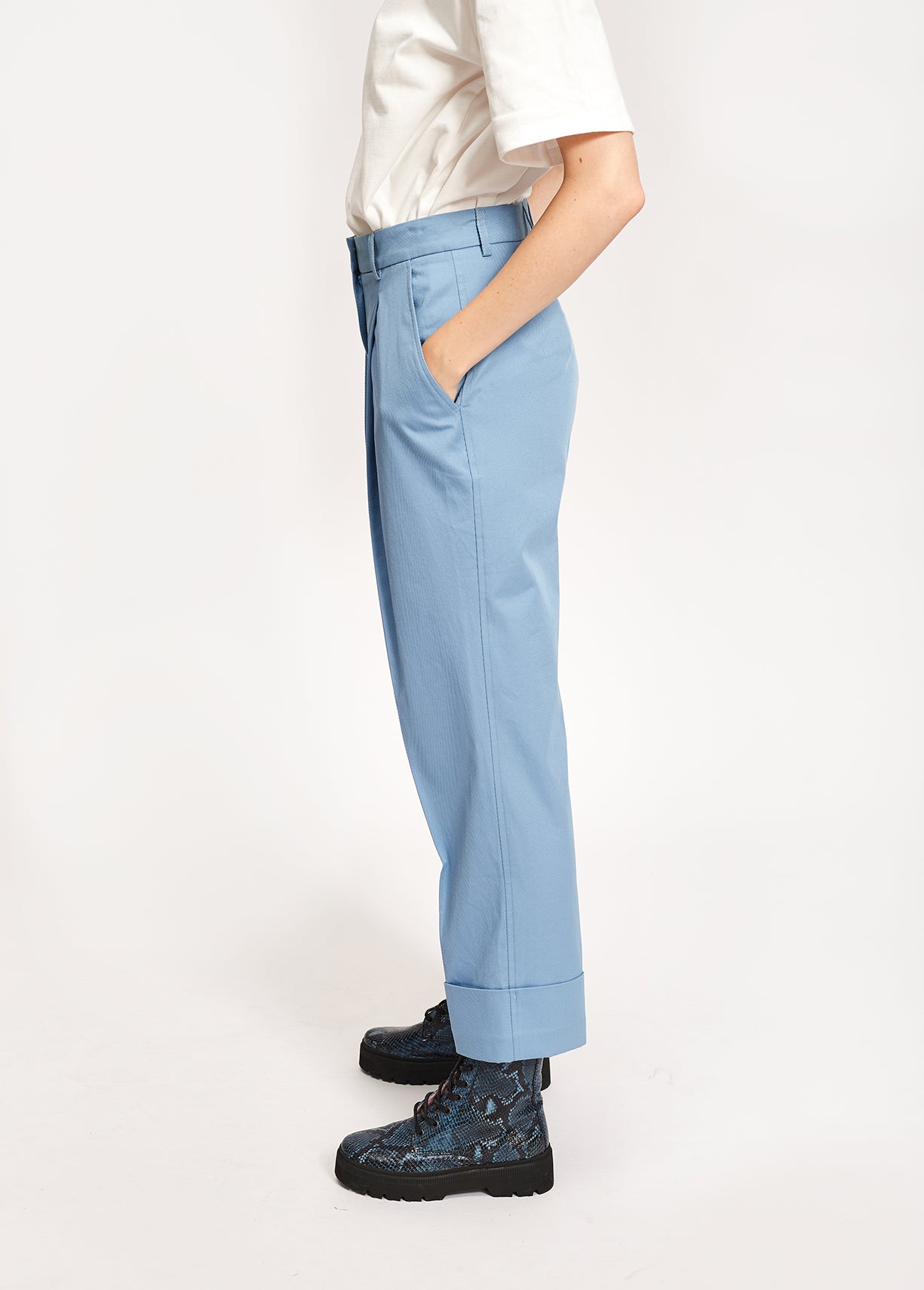 Light blue cotton-blend straight-leg pants RE—SSENTIEL | Essentiel second hand