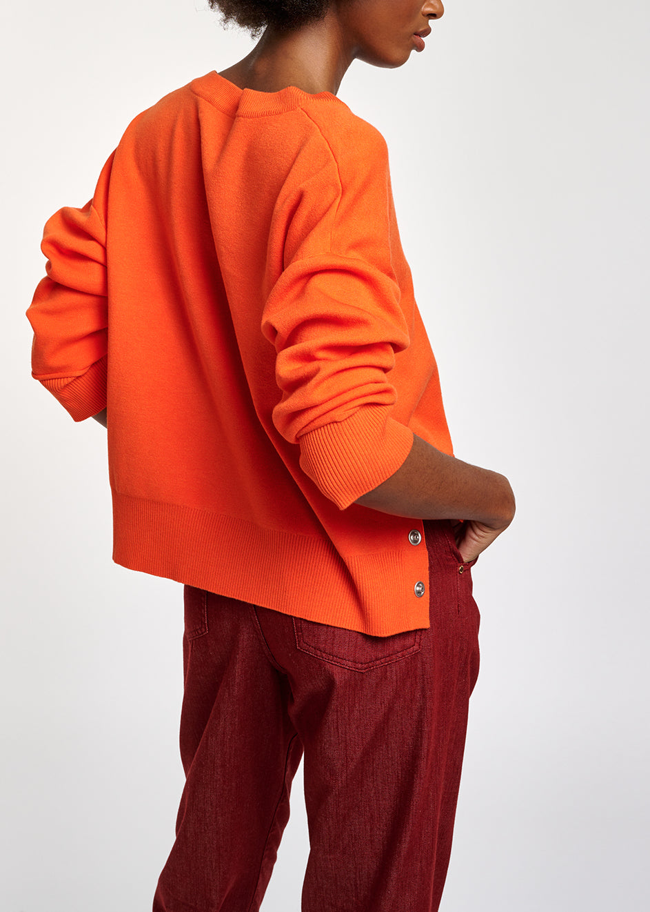 Pull carré orange à encolure en v RE—SSENTIEL | Essentiel second hand
